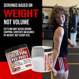 Evlution Creatine Energy deportista mezclando el suplemento antes del entrenamiento