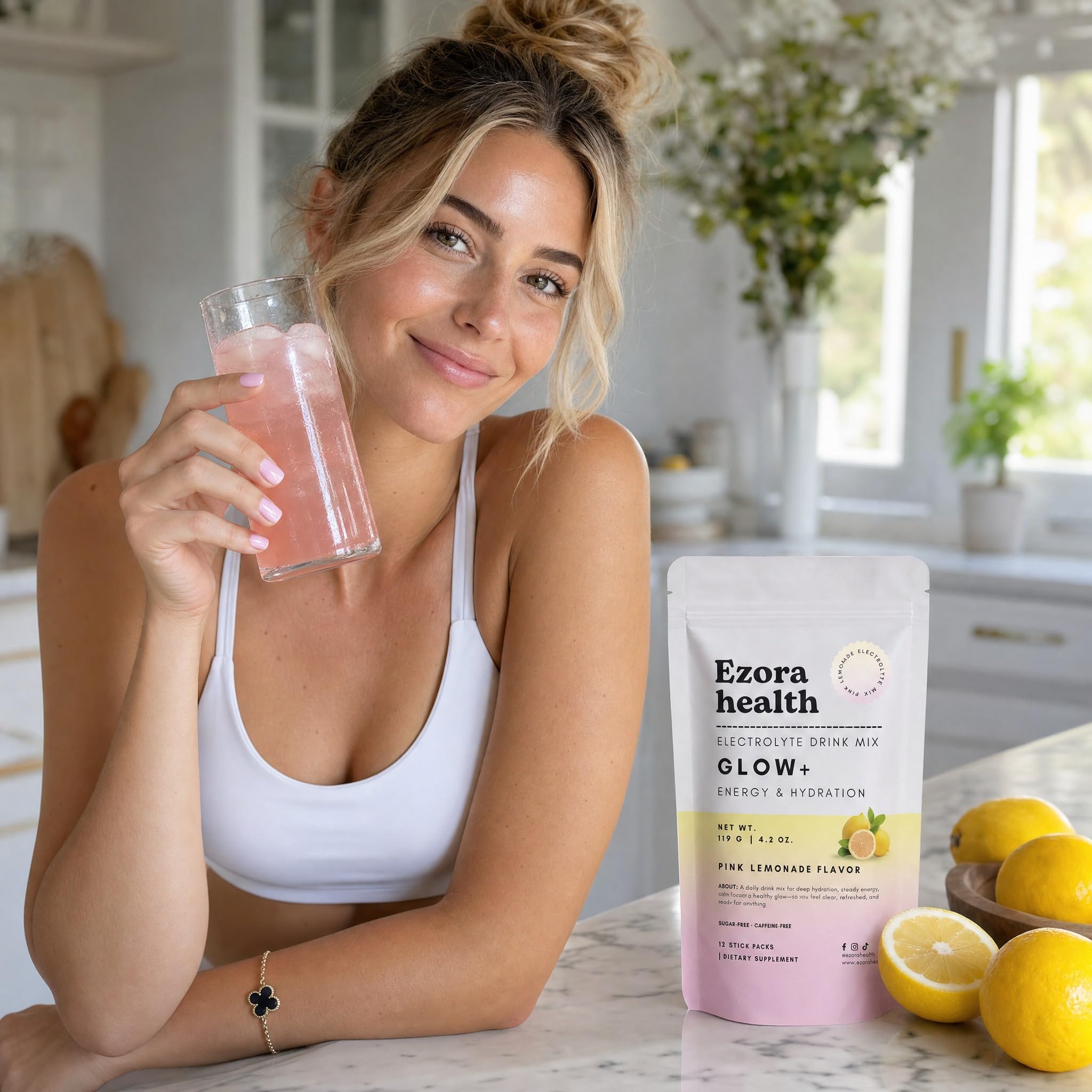 Ezora Health comparación de tamaño de stick con frutas y botella