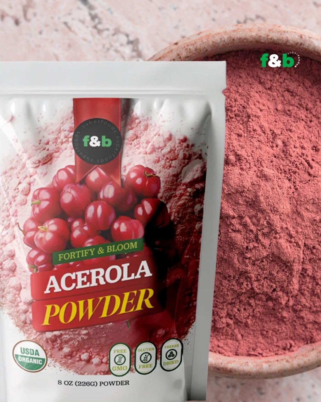 f&b superfoods detalle de polvo y acerolas secas resaltando ingredientes puros