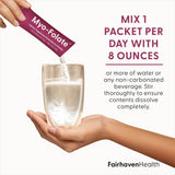 Fairhaven Health mezclando el polvo en un vaso, demostrando conveniencia y solubilidad