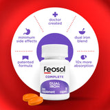 Feosol caplet en mano para comparar escala y facilidad de ingesta