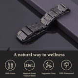 Feraco pulsera con ropa informal en escena de estilo diario