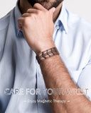 Feraco pulsera vista frontal que resalta su diseño masculino y presencia