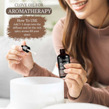 Fiora Naturals botella junto a velas y plantas, ambiente acogedor y uso doméstico