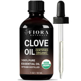 Fiora Naturals frasco delantero de aceite de clavo orgánico, muestra pureza y presentación