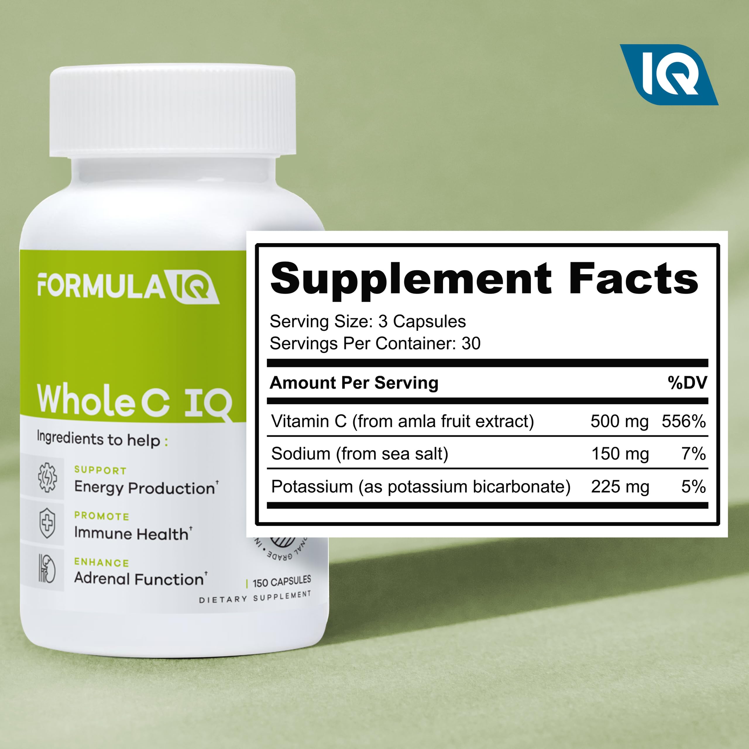 FIQ Whole C IQ cápsula en mano, muestra tamaño y comodidad de ingestión