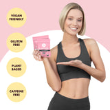 Flat Tummy taza en mano consumiendo el té para energía matutina
