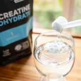 Bolsa de Fluid creatine junto a objetos cotidianos para comparar tamaño