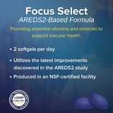 Focus Vision Supplements persona tomando el suplemento con comida para rutina diaria