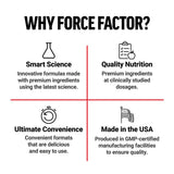 Force Factor persona mezclando polvo en el gimnasio para recuperación