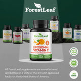 ForestLeaf envase junto a cocos frescos, destaca la presencia de aceite MCT derivado de coco