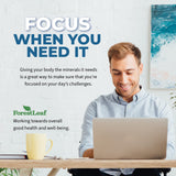 Escena de descanso con envase ForestLeaf, comunica apoyo al sueño reparador