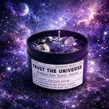 Fouvor primer plano de cera vegana con cristales y flores secas para enfoque sensorial