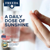 FREEDA persona activa tomando suplemento como parte de rutina