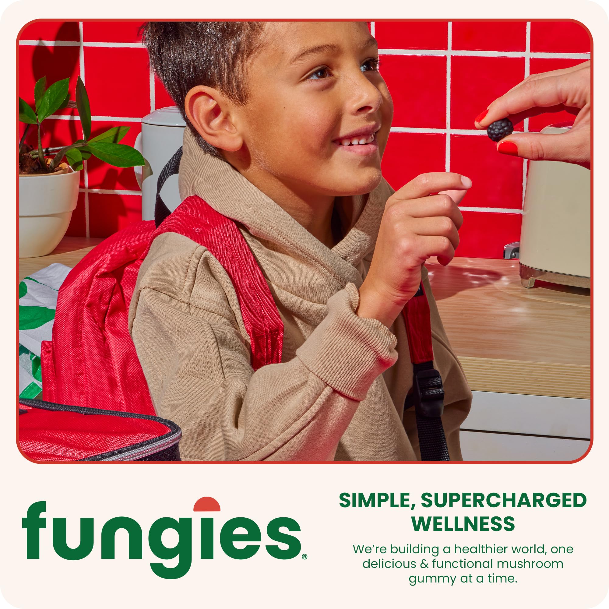 Fungies frasco en bolsillo de mochila demostrando portabilidad diaria
