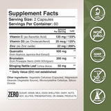Gade Nutrition cápsula en mano para comparar tamaño y uso diario