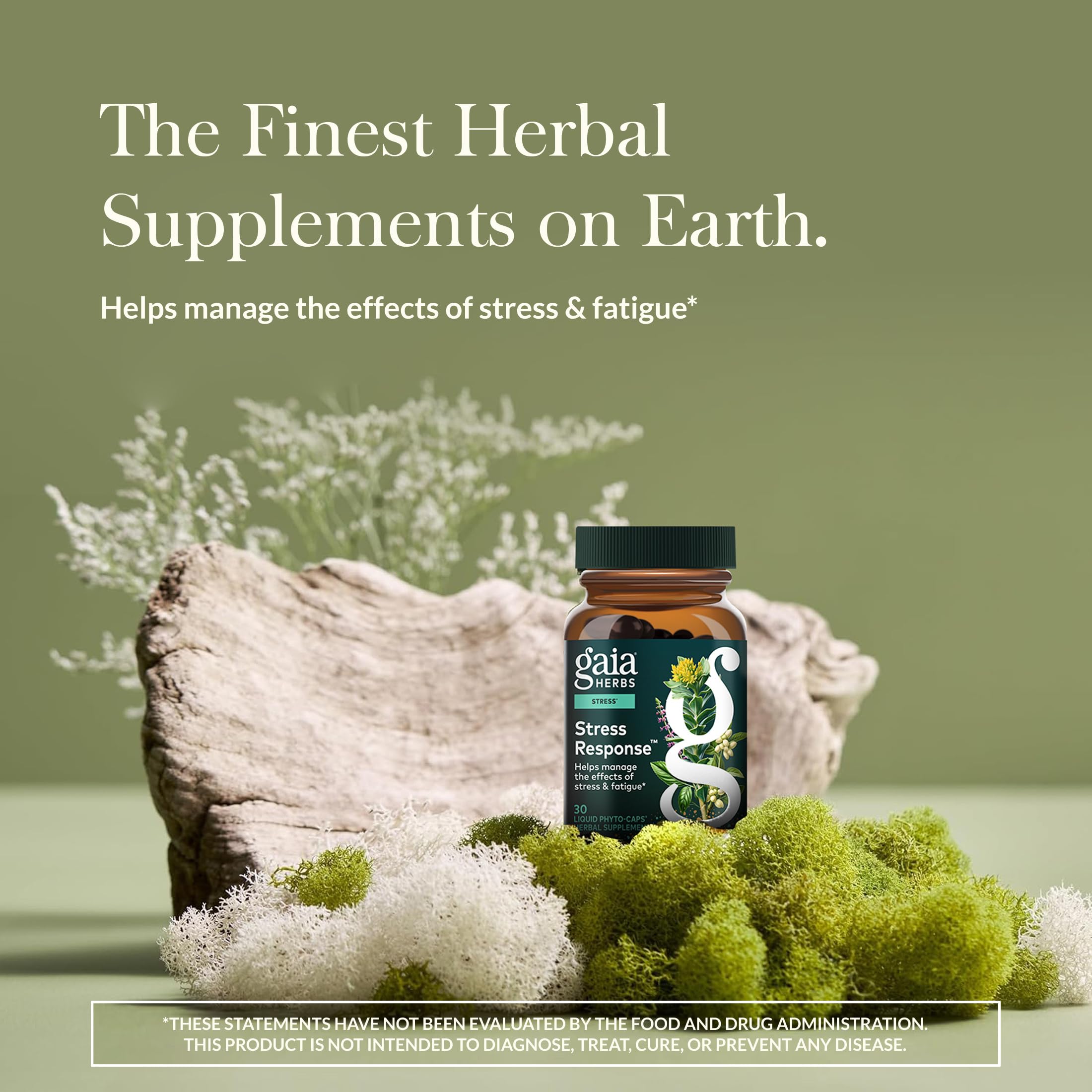 Gaia Herbs primer plano de una cápsula líquida mostrando facilidad de ingestión
