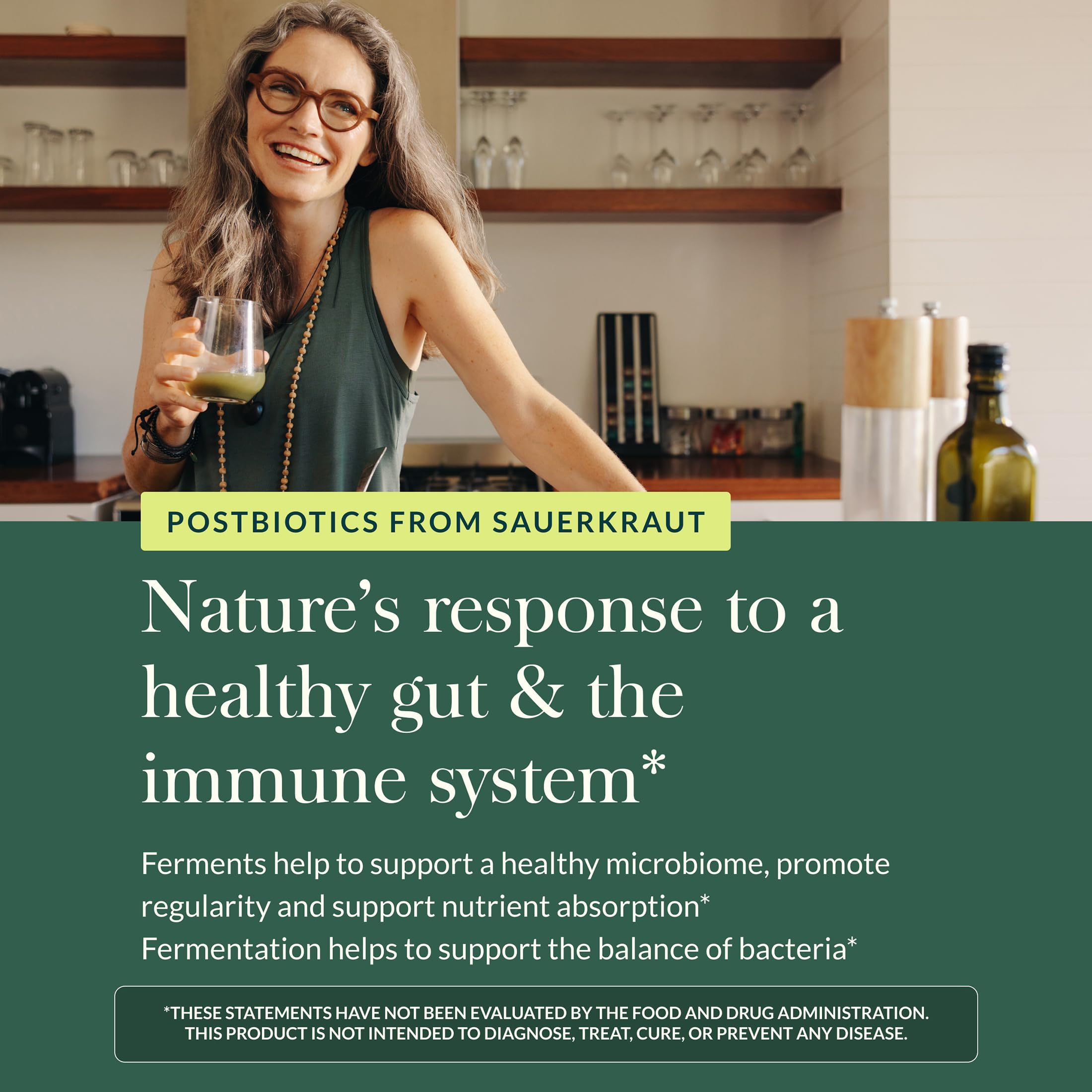 Gaia Herbs cápsulas en mano para mostrar tamaño y practicidad