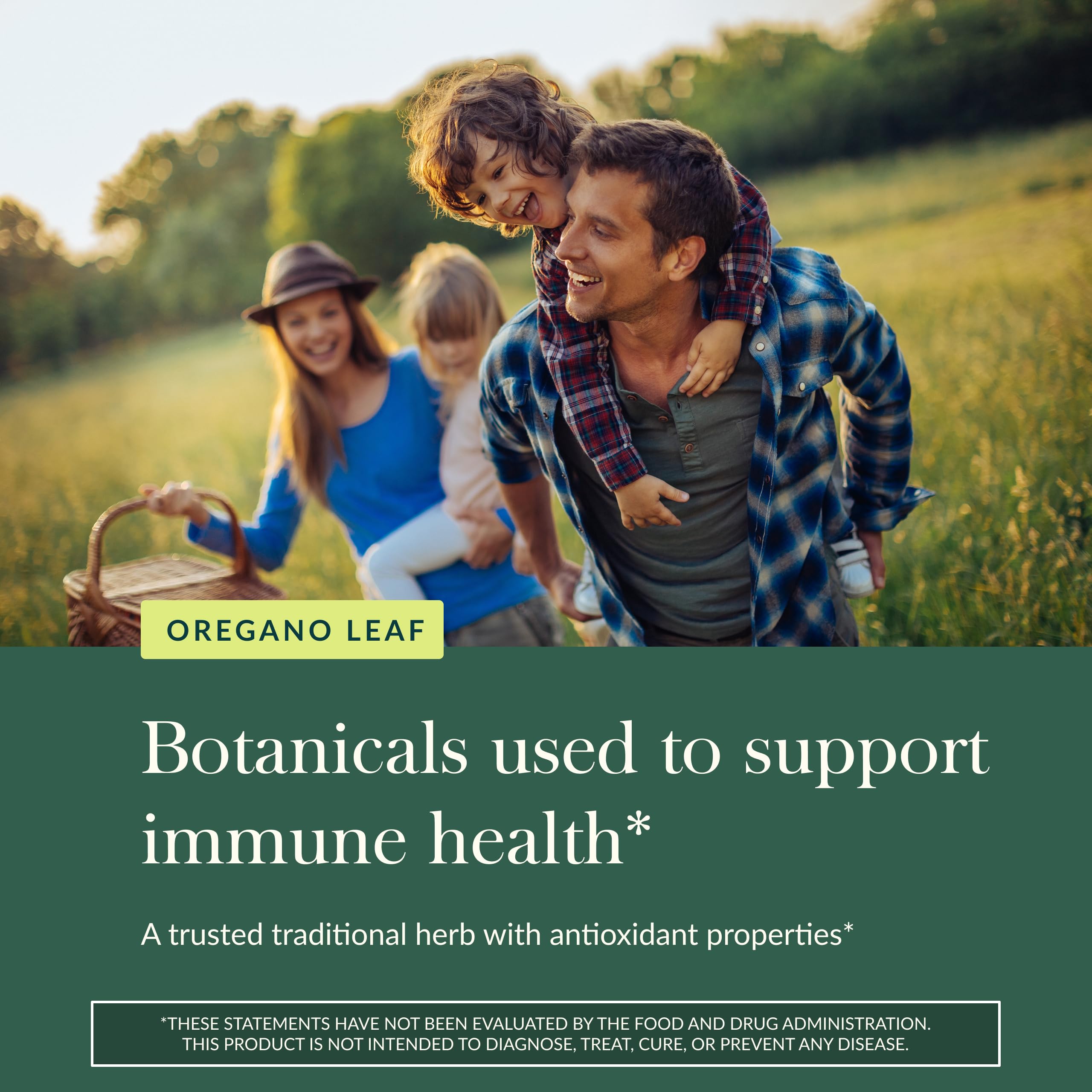 Botella de Gaia Herbs junto a una mano para comparar tamaño y porciones