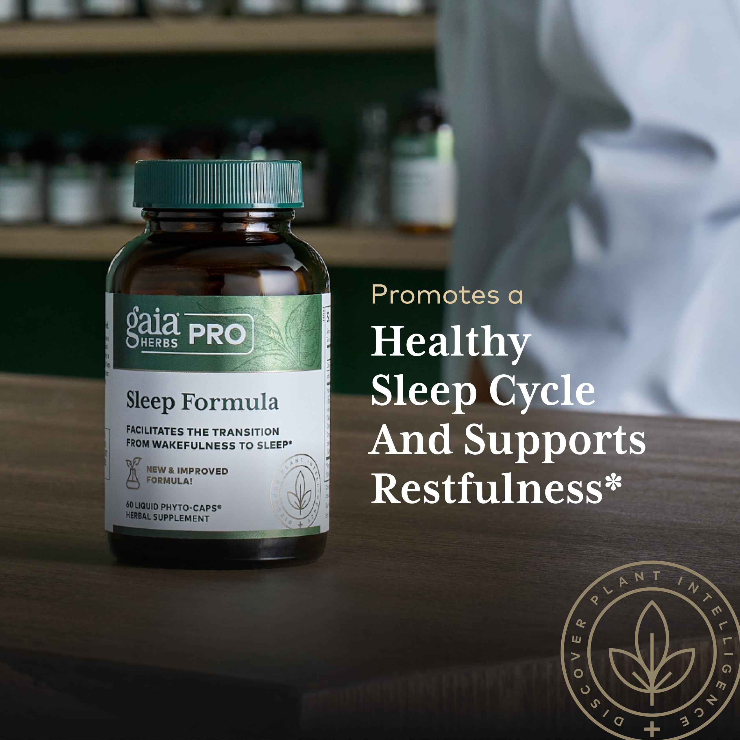 Gaia Herbs PRO botella abierta con cápsulas, envase práctico para uso nocturno