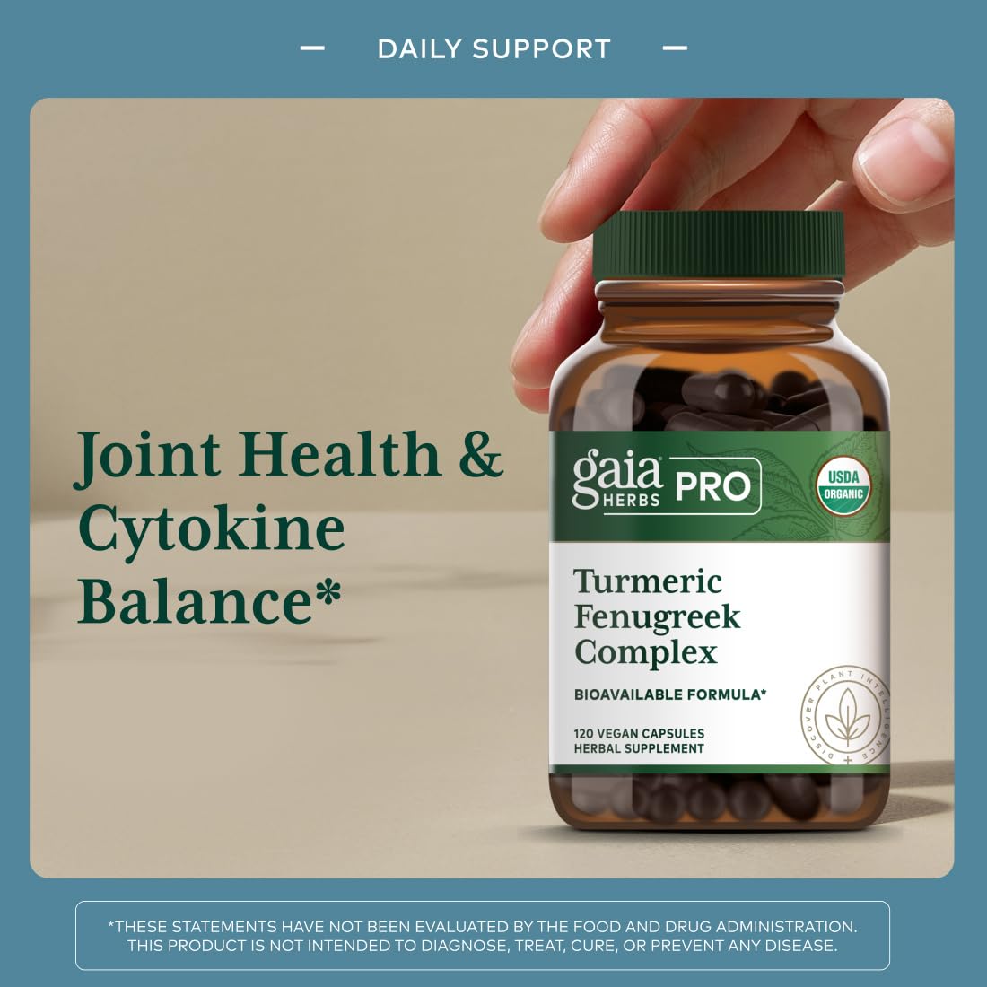Gaia Herbs PRO cápsulas en mano para visualización de tamaño y uso