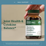 Gaia Herbs PRO cápsulas en mano para visualización de tamaño y uso