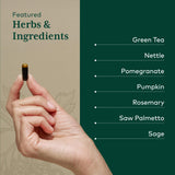 Gaia Herbs PRO cápsulas en mano para comparar tamaño y facilidad de dosificación