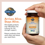 Garden of Life producto en cocina con fruta y agua, promoviendo bienestar diario