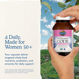 Garden of Life producto en una rutina matutina junto a un vaso de agua