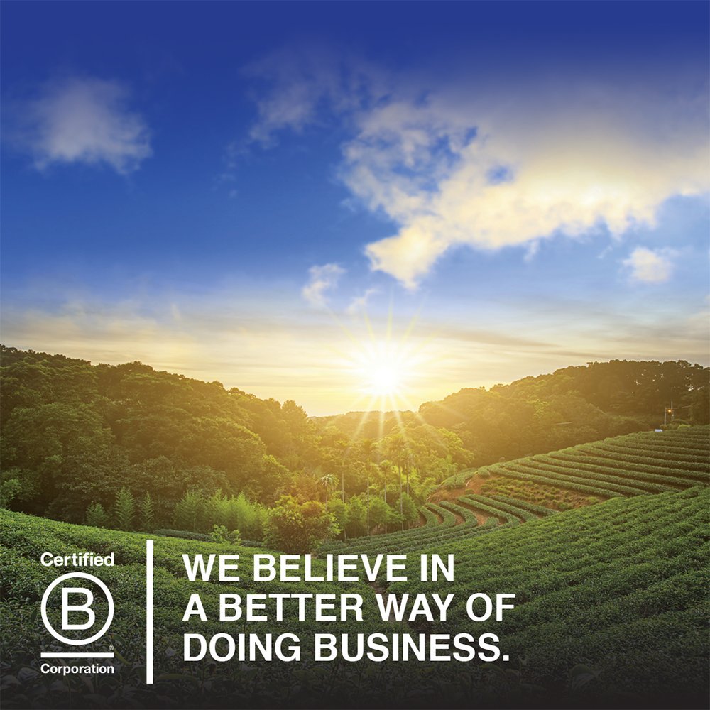 Garden of Life frasco en mesa con frutas y ejercicio indicando estilo de vida