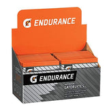 Atleta ciclista usando Gatorlyte durante entrenamiento, evita calambres