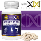 Genex Formulas cápsula junto a monedas para comparar tamaño real