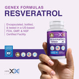 Genex Formulas producto en mesa junto a frutas para estilo de vida