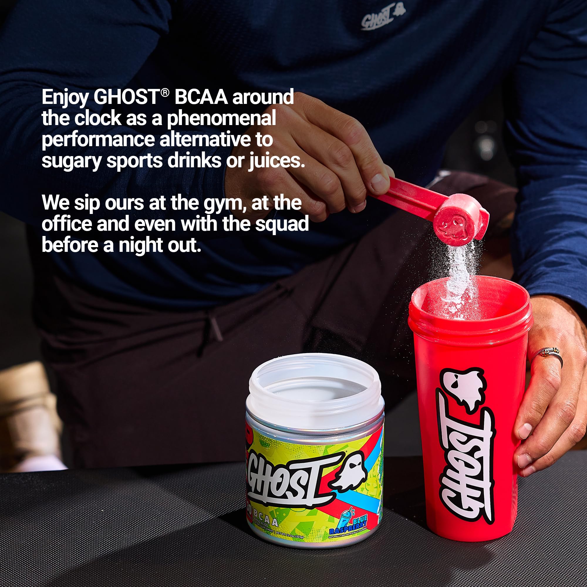 GHOST cucharada con polvo mostrando 7 g de BCAA por porción