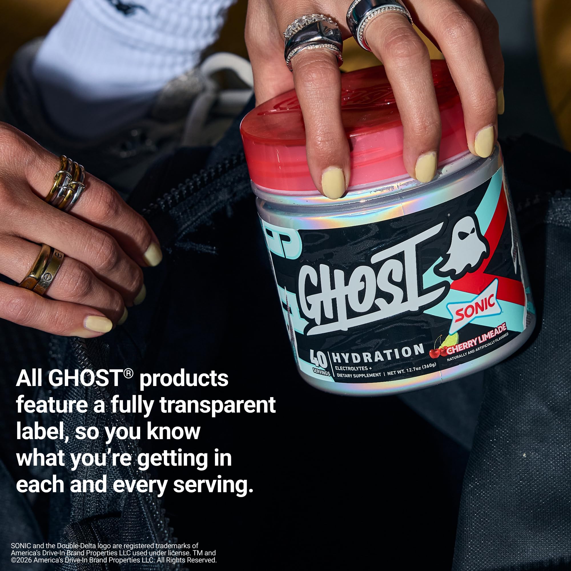 Etiqueta transparente GHOST con ingredientes y dosis claras que aporta confianza al usuario