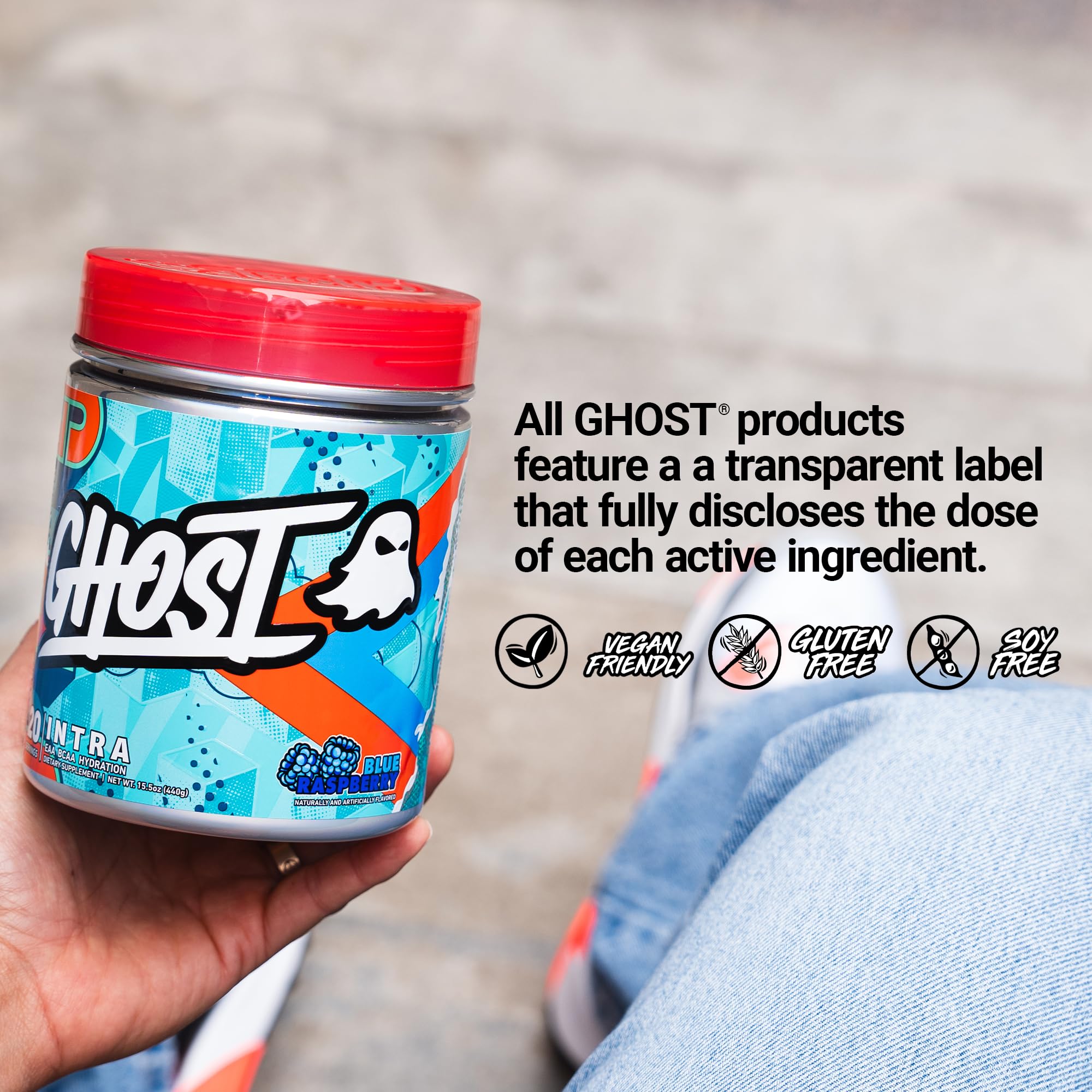 Envase GHOST Intra en mano para comparar tamaño y servicios por bote práctico