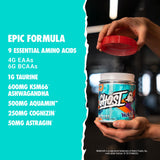 GHOST batido en vaso durante entrenamiento para hidratación continua