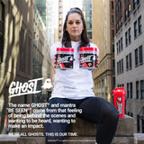 GHOST bote junto a una botella para comparar tamaño y cantidad de servicios