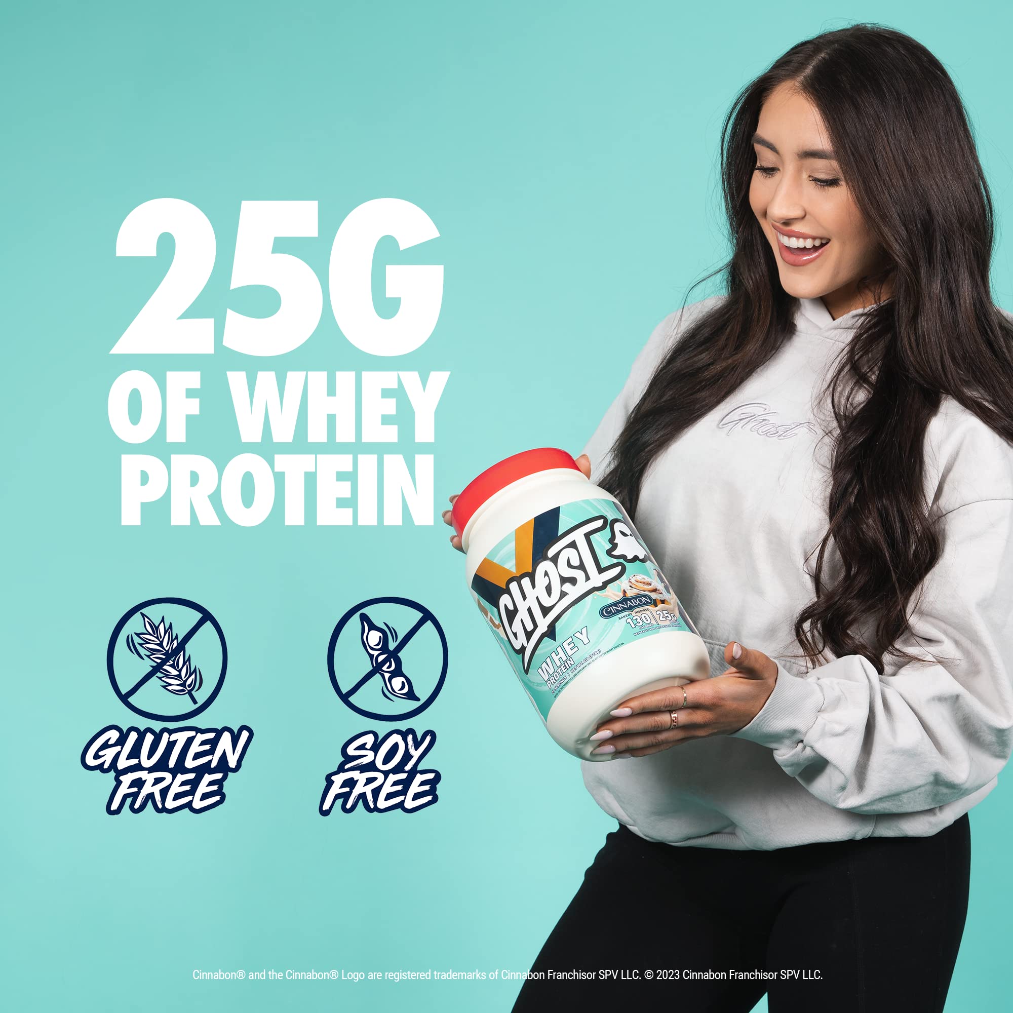 Batido preparado GHOST Whey Cinnabon en vaso, nutritivo y sabroso después de entrenar