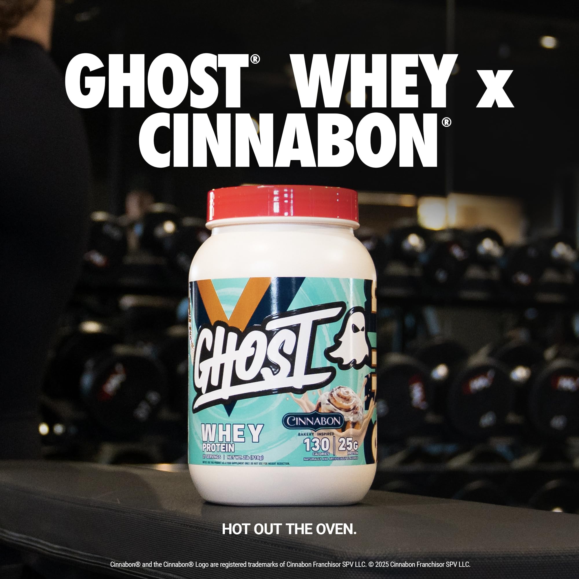 Textura de polvo GHOST Whey Cinnabon en primer plano, mezcla fácil y cremosa