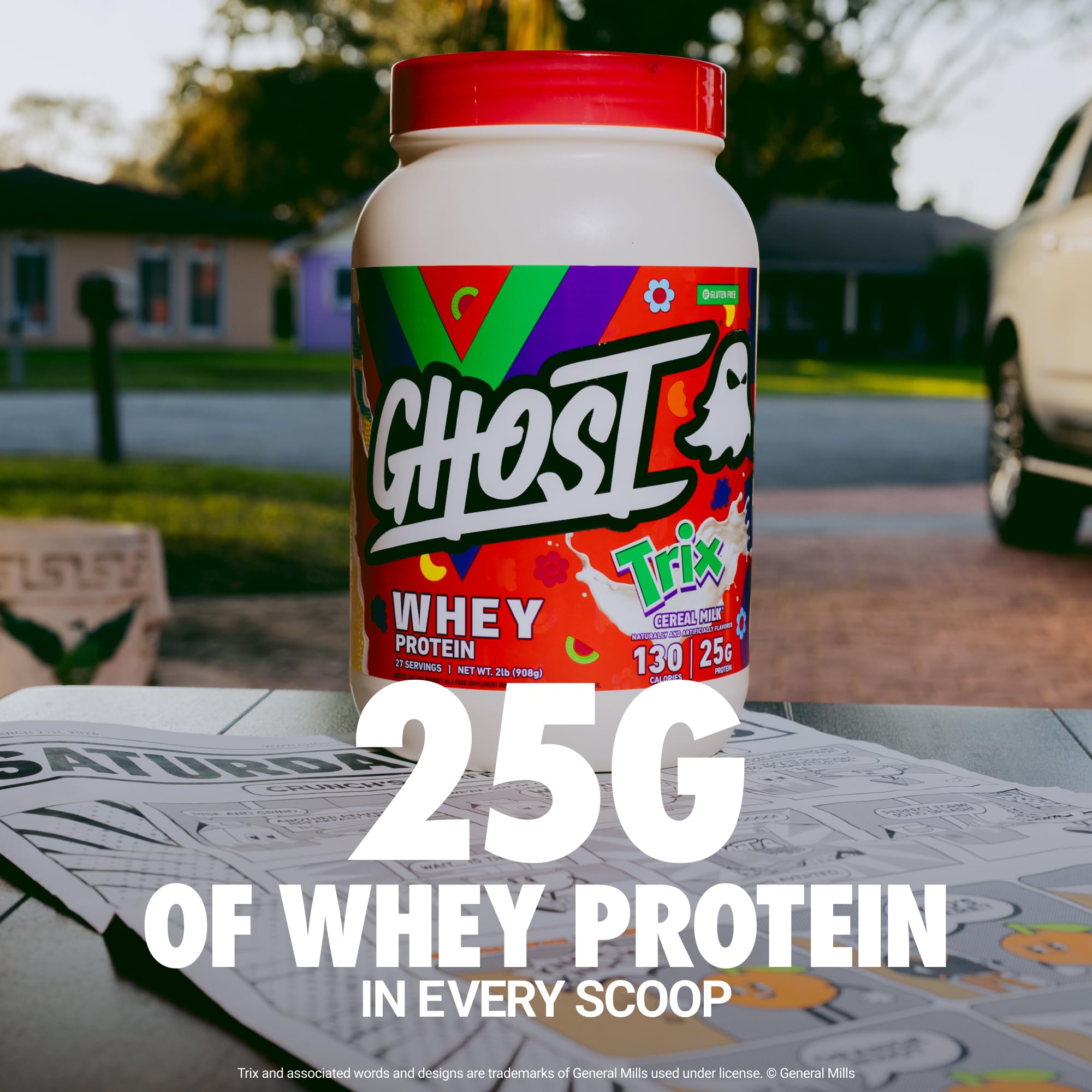 Cuchara con porción de GHOST Whey Trix para comparar tamaño y 25 g de proteína por scoop