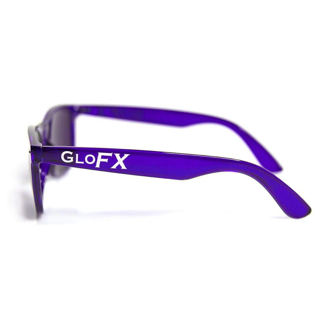 GloFX gafas índigo en entorno de descanso, ayuda a relajarse