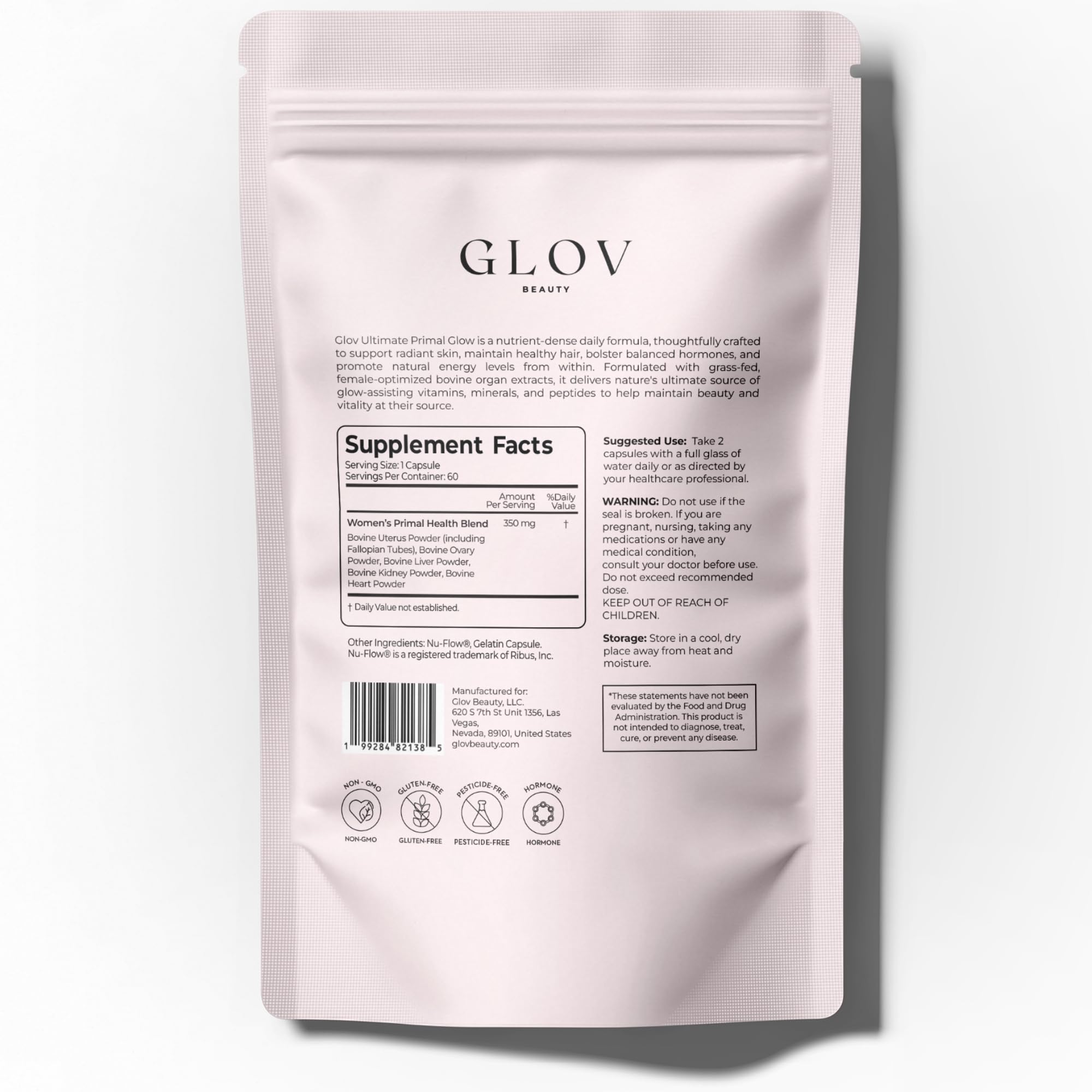 Glov Beauty estilo de vida saludable con pouch sobre mesa de desayuno, uso diario práctico