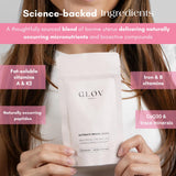 Glov Beauty persona tomando cápsulas en la mañana, integración sencilla en rutina