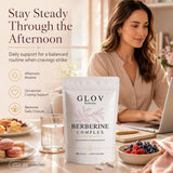 glov berberine cápsula en mano para comparar tamaño y comodidad