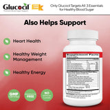 Softgels Glucocil en la mano para comparar tamaño y facilidad de toma