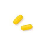 GNC caplet en mano para comparar tamaño y cómoda dosificación