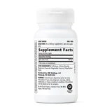 GNC caplet en mano que muestra tamaño fácil de tragar y conveniencia