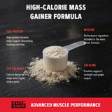 GNC AMP MASS XXX vaso junto a pesas en gimnasio ilustrando uso post-entreno para recuperación
