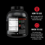 GNC AMP MASS XXX en escena de entrenamiento con atleta consumiendo batido para energía